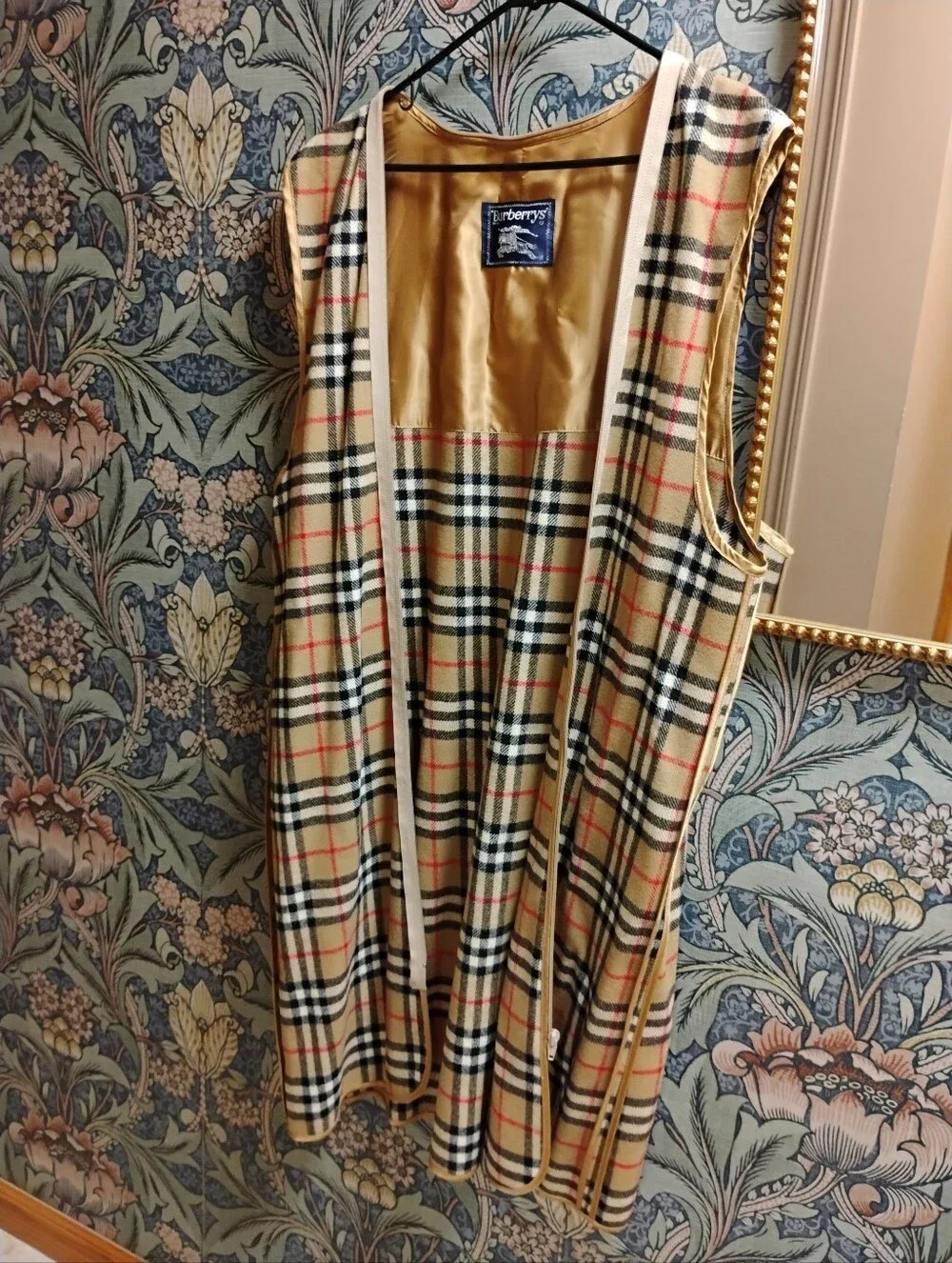 Vintage Burberry Beige Trench Coat with Removable Liner - Picture 10 of 16